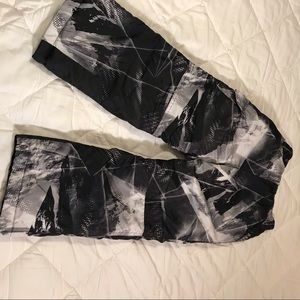 Boys 6/7 small snow pants EUC